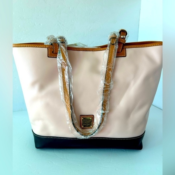 Dooney & Bourke NWT Blush/Midnight Leather    Tote - Picture 1 of 14